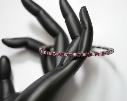 BRACELET jonc en argent noirci 925/°° serti...