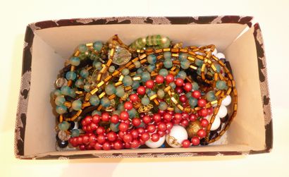 ENSEMBLE de BIJOUX FANTAISIE, dont 57.5g...