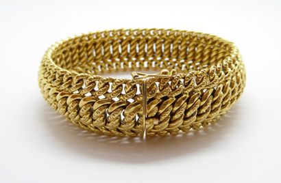 BRACELET in 18K (750/°°) yellow gold. Ratchet...
