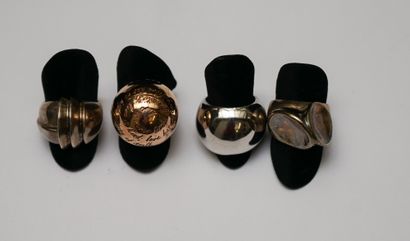 ENSEMBLE de 4 BAGUES en argent 800/°° et...