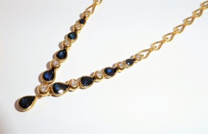 COLLIER en or jaune 18K (750/°°) ponctué...