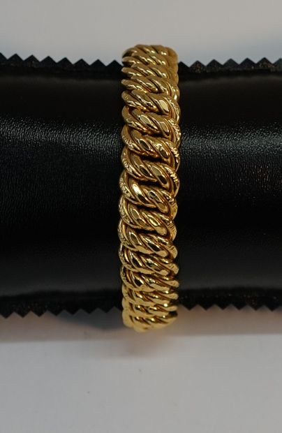 BRACELET in 18k yellow gold, American stitch.

L:...