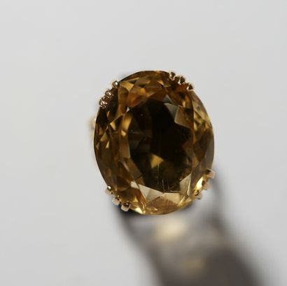IMPORTANT RING in 18K yellow gold (750/°°),...