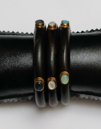ENSEMBLE composé de 3 bracelets joncs en...
