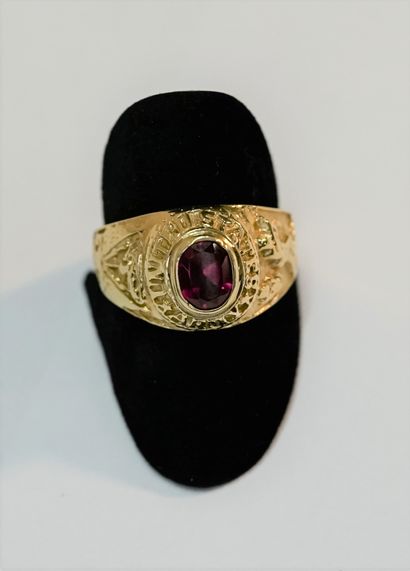 BAGUE en or jaune 18k (750/°°) de type chevalière,...