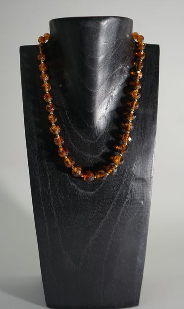 COLLIER composé de perles facettées de citrine...