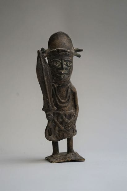 Statuette presenting a soldier armed with...