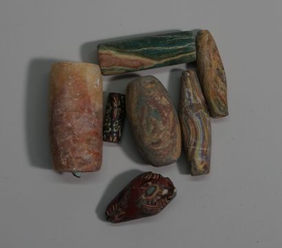 Lot of elongated or cylindrical glass paste...