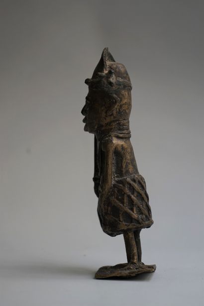 Statuette presenting a soldier armed with...