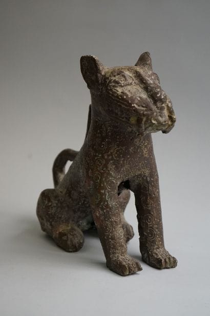 Statuette presenting a seated leopard showing...