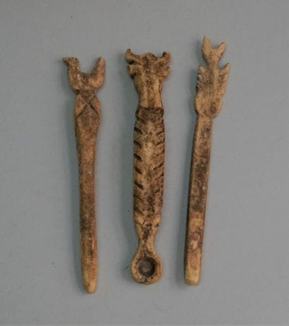 3 votive shaman stylets in carved bone. Canaan...