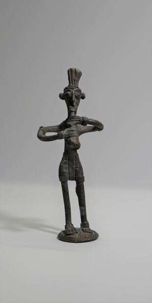 Set in bronze or patinated metal composed...