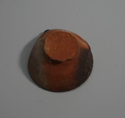 Oil lamp with pinched spout in red clay....