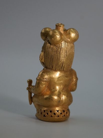 Statuette of a dignitary in very low gold....