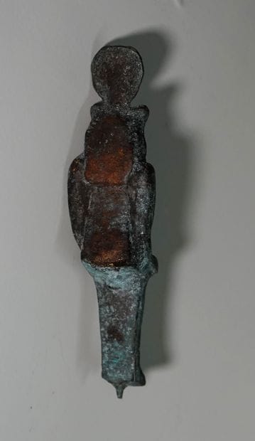 Statuette presenting Sekhmet seated. Bronze...