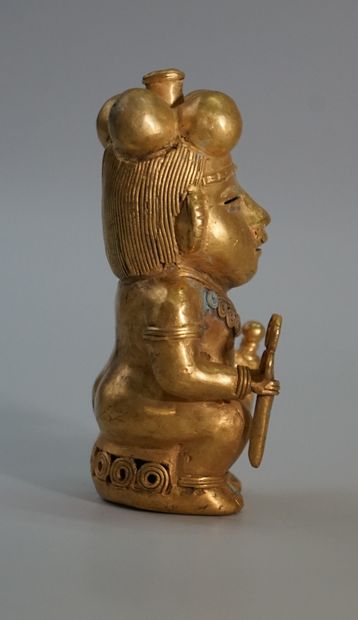 Statuette of a dignitary in very low gold....