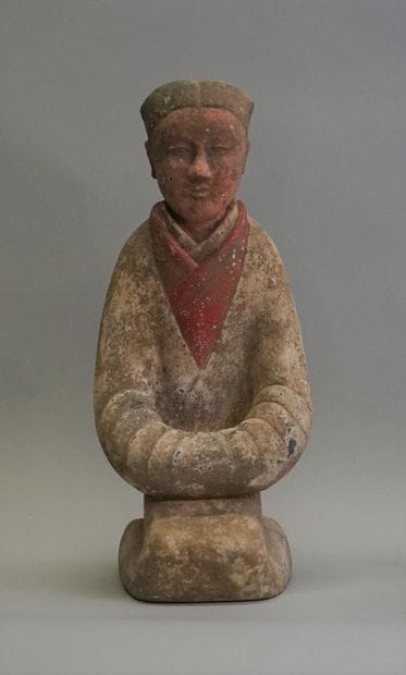 Kneeling lady of the court. Polychrome terracotta....