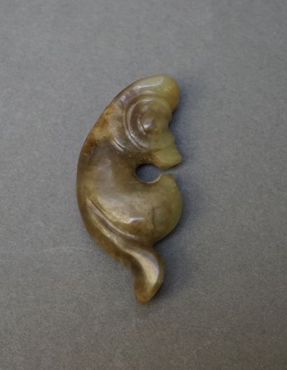 Small coiled dragon in green nephrite, veined...