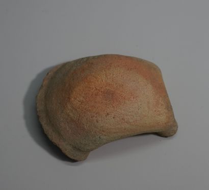 Oil lamp with pinched spout in beige terracotta...