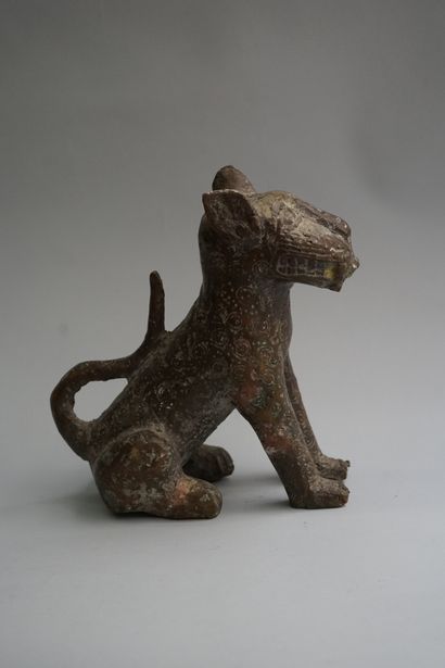 Statuette presenting a seated leopard showing...