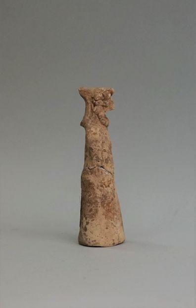 Idol in beige terracotta Ishtar style, broken...