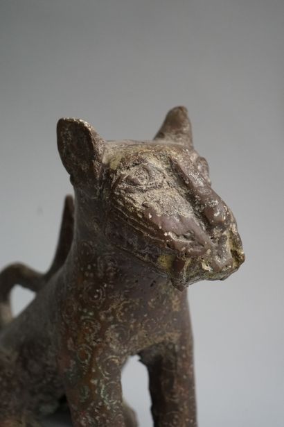 Statuette presenting a seated leopard showing...