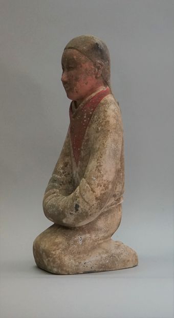 Kneeling lady of the court. Polychrome terracotta....
