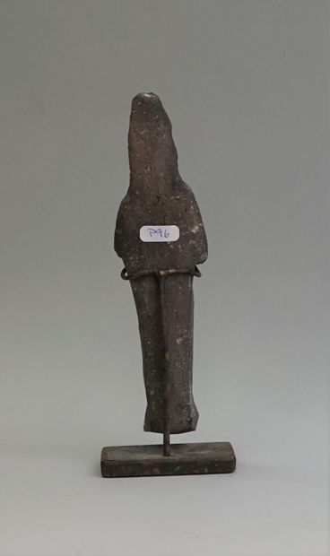 Oushebti in black clay. 18x4.5cm