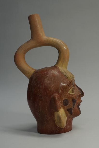 Vase étrier présentant le portrait d'un chef...
