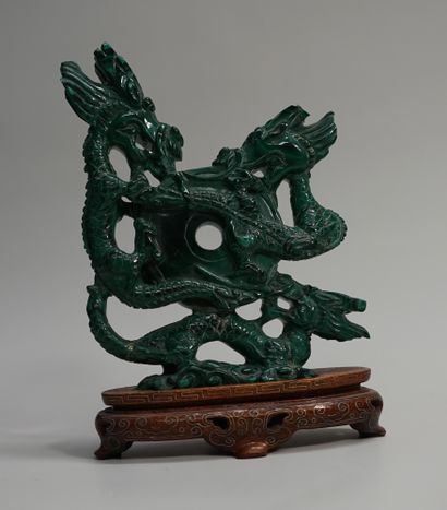 Groupe en malachite représentant 3 dragons...