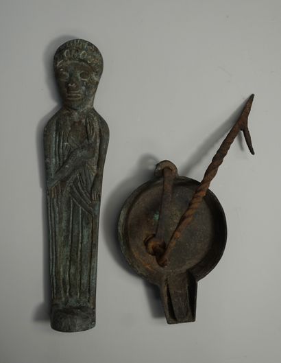 Set composed of a female statuette in the...