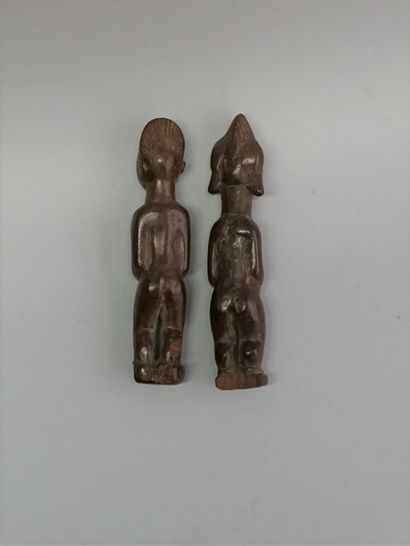 Deux fétiches de fertilité en bois à patine...