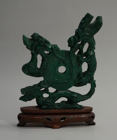 Groupe en malachite représentant 3 dragons...