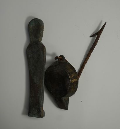 Set composed of a female statuette in the...