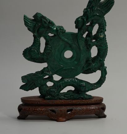Groupe en malachite représentant 3 dragons...