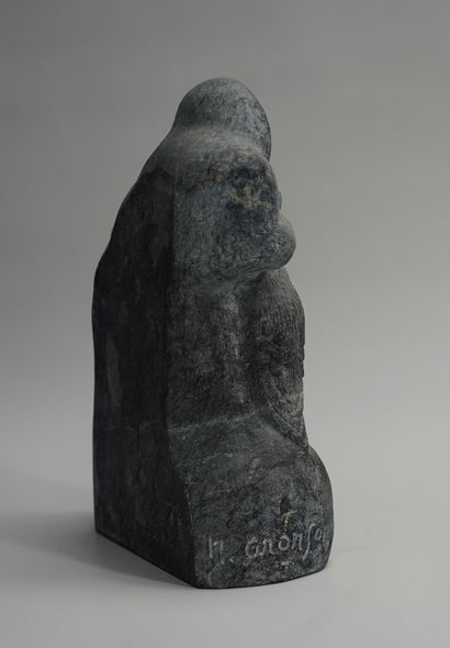 Group in black hardstone presenting an elderly...