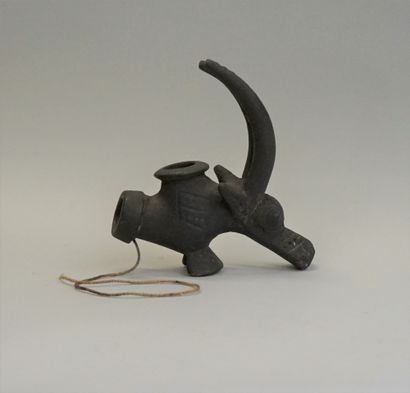 Ancien fourneau de pipe en terre cuite brune...