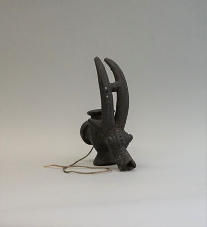 Ancien fourneau de pipe en terre cuite brune...