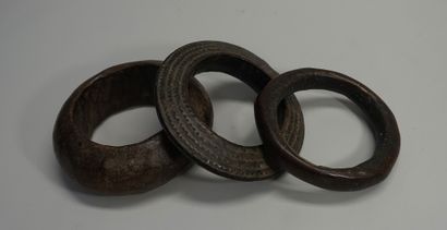 Ensemble de 3 bracelets en bois sculpté à...