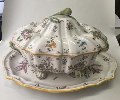 MOUSTIERS - MARTRES TOLOSANE - Soup tureen...
