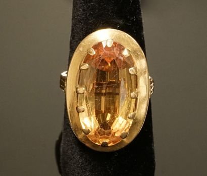RING in 18K yellow gold (750/°°), set with...