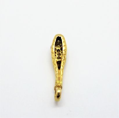 PENDENTIF en or jaune 18K (750/°°), figurant...
