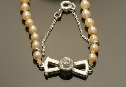 COLLIER de perles de culture en chute, le...