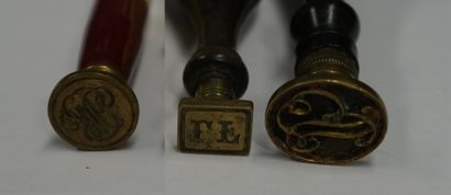 
SET of 3 stamps: 2 in wood, and 1 in red...