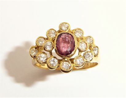 18K (750) yellow gold ring centered on an...