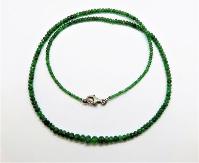 COLLIER de perles d'émeraudes facettées en...