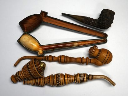 SET of 3 wooden pipes and a composite pipe...