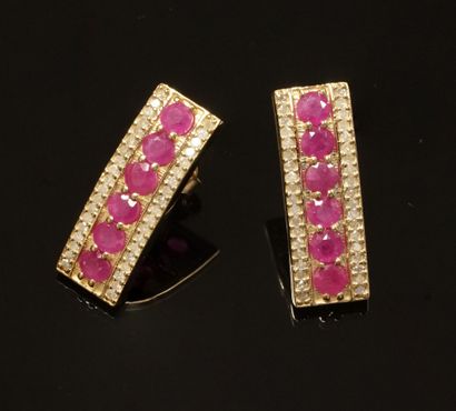 PAIR OF EARRINGS in 9k gold and silver gilt...