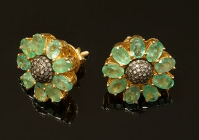 PAIRE DE BOUCLES D'OREILLES 