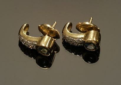 PAIR OF EARRINGS in 18k yellow gold (750/°°)...